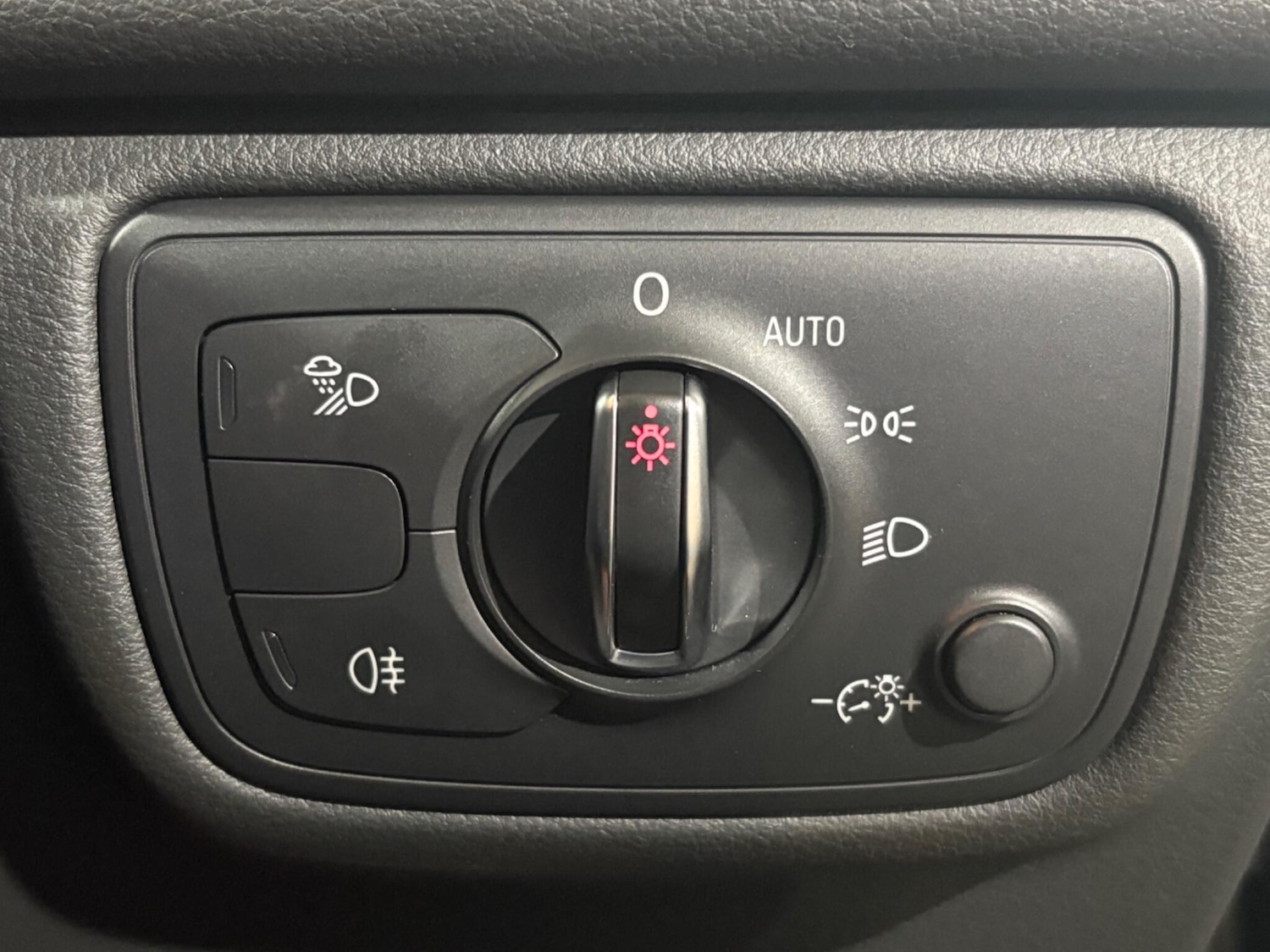 Used Audi A6 Saloon 2014 for sale - 77142955: Photo 74