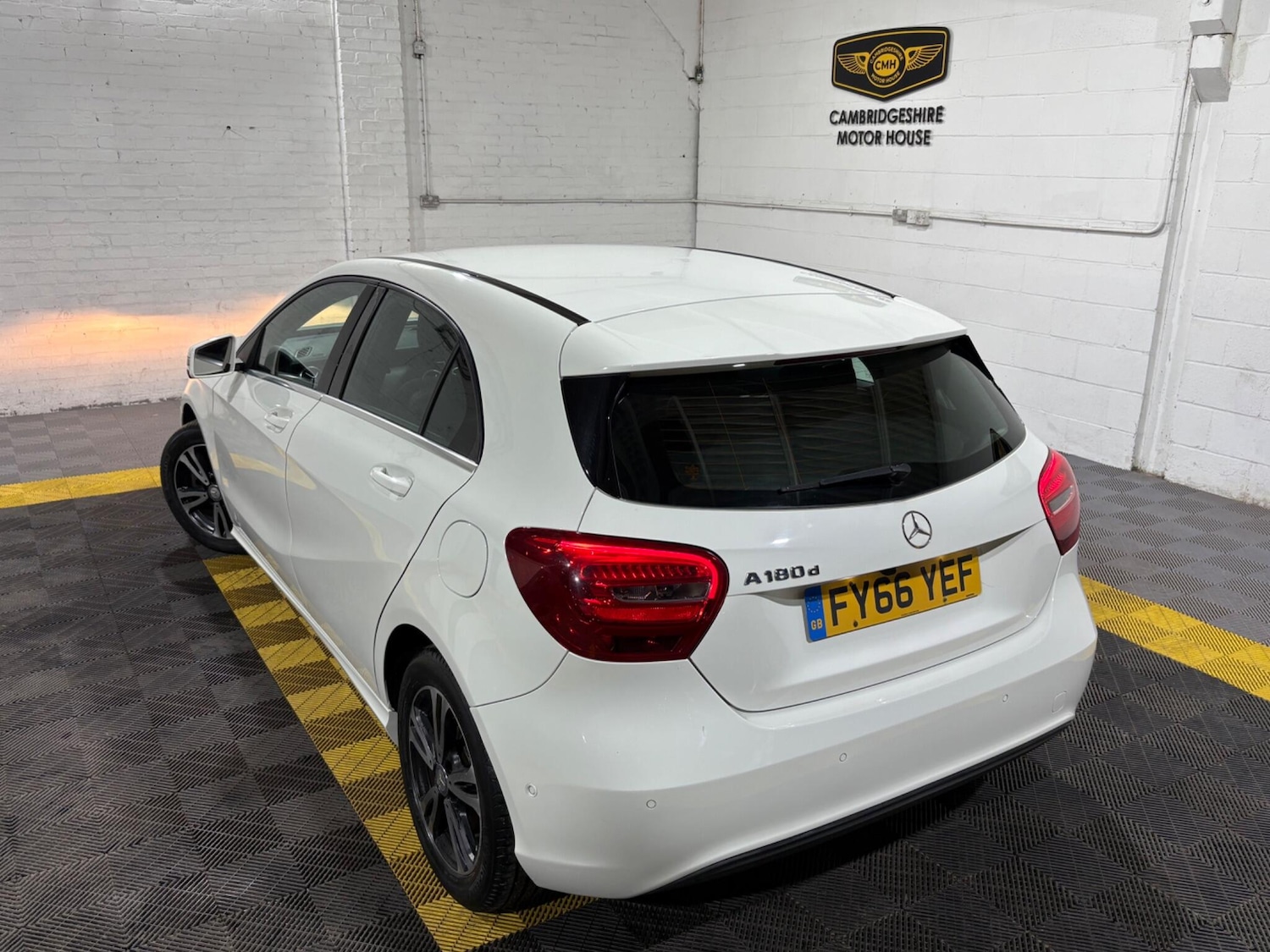 Used Mercedes-Benz A-Class 2017 for sale - 76620347: Photo 2