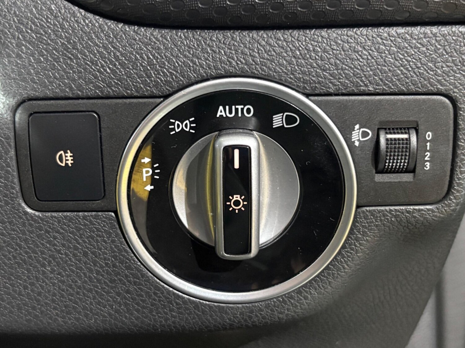 Used Mercedes-Benz A-Class 2017 for sale - 76620347: Photo 80