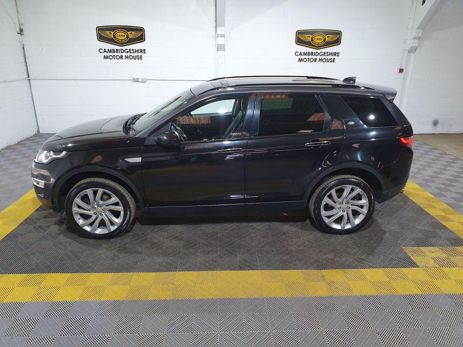 Used Land Rover Discovery Sport 2017 for sale - 76991313: Photo 81