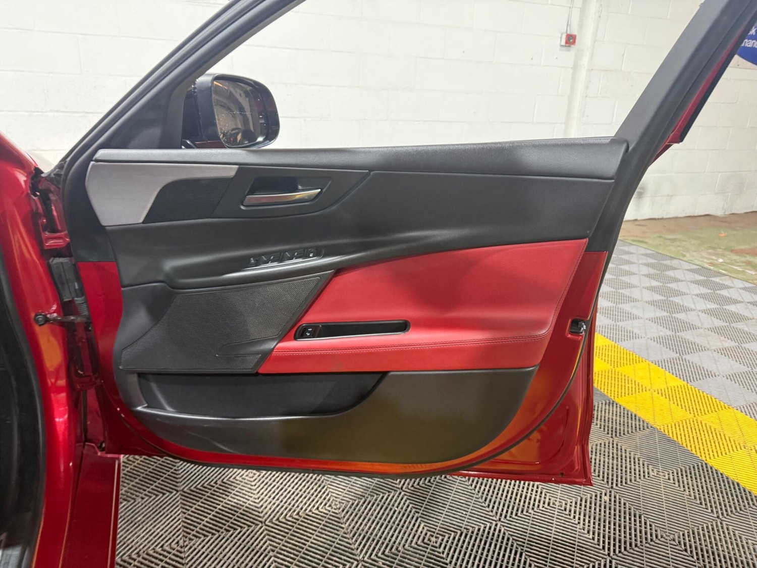 Used Jaguar XE 2018 for sale - 77253701: Photo 38