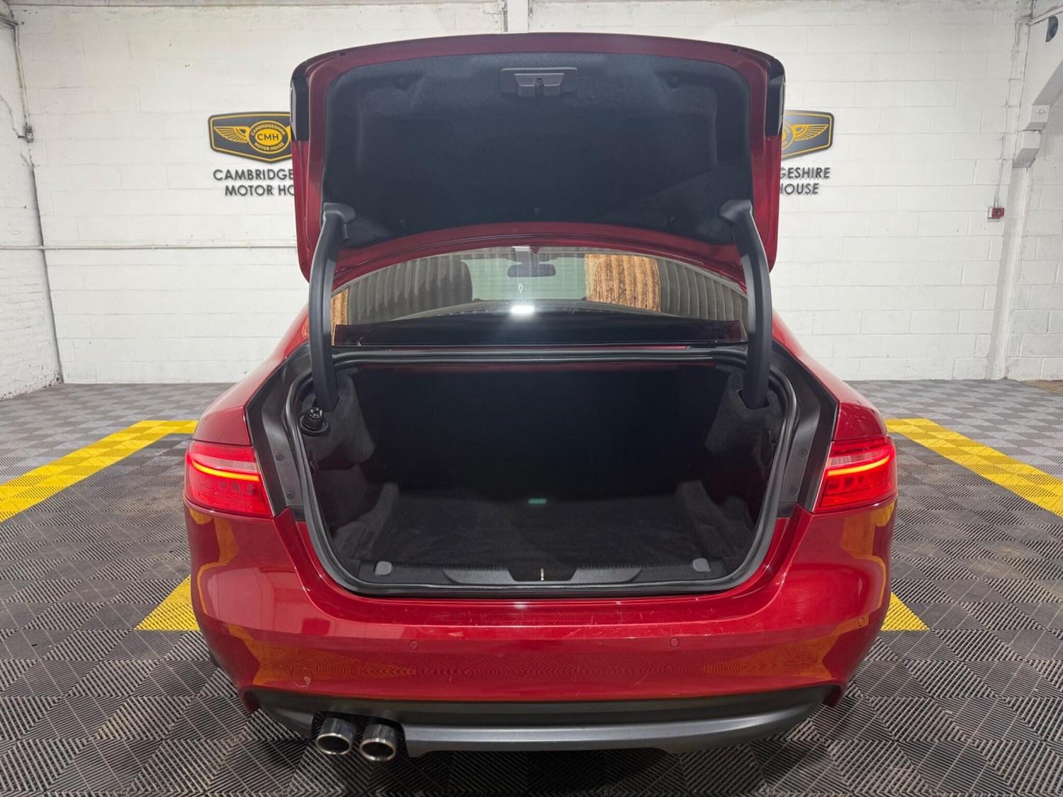 Used Jaguar XE 2018 for sale - 77253701: Photo 67