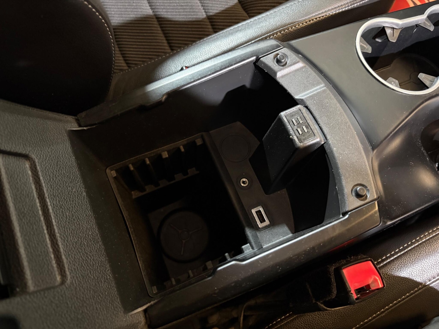 Used Ford Kuga 2014 for sale - 77977969: Photo 28