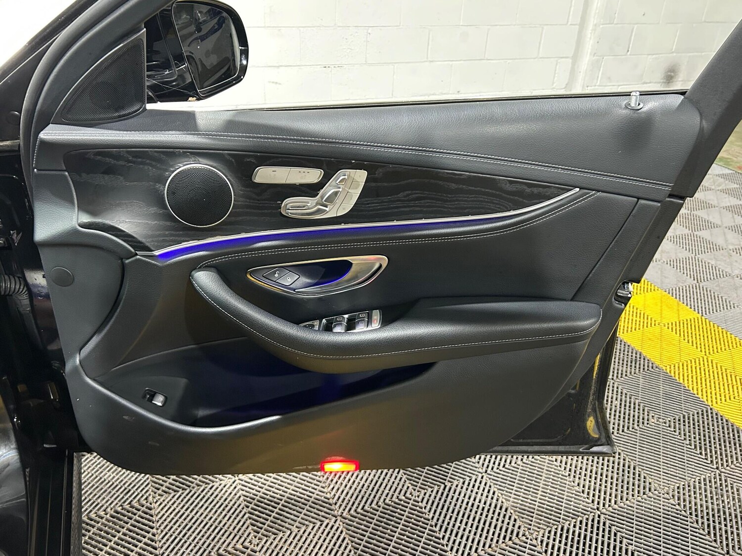 Used Mercedes-Benz E Class 2017 for sale - 76378020: Photo 35