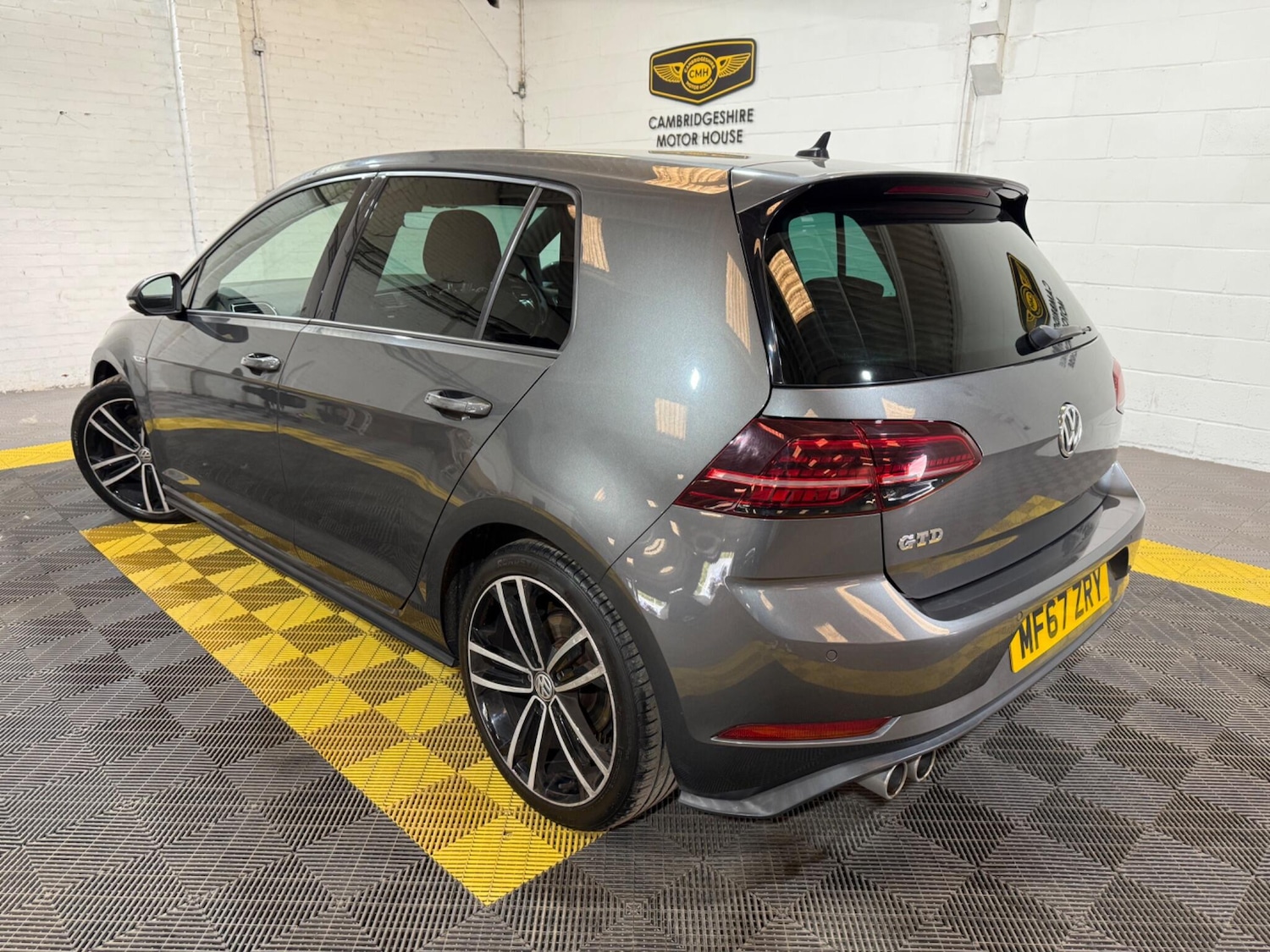 Used Volkswagen Golf 2017 for sale - 76688837: Photo 2