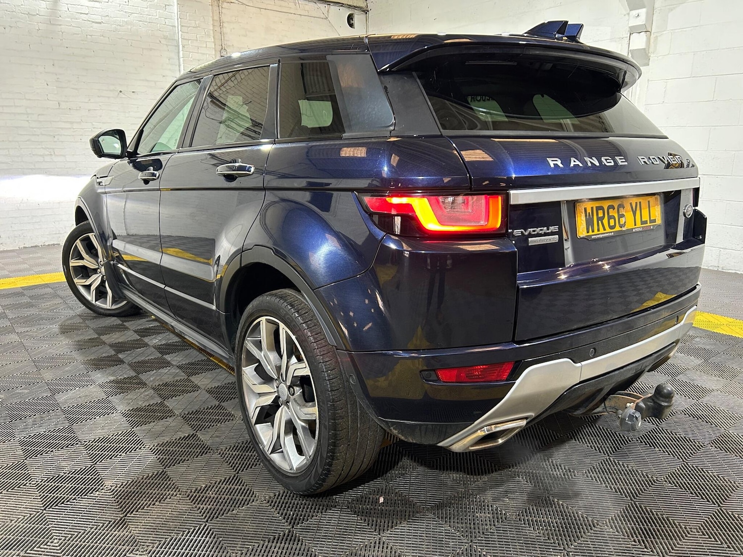 Used Land Rover Range Rover Evoque 2016 for sale - 77799324: Photo 2