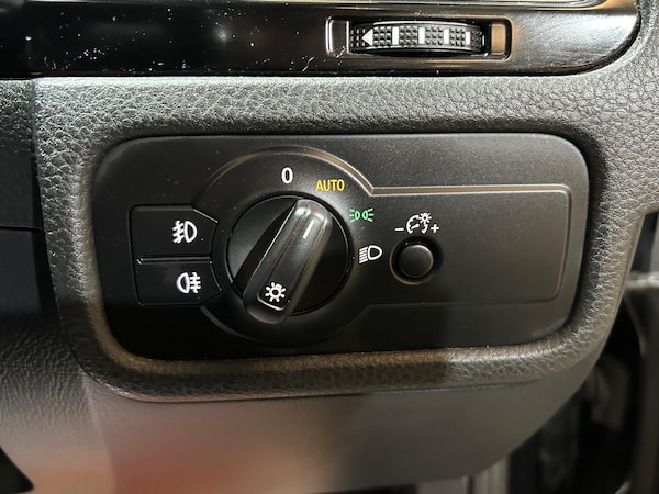 Used Volkswagen Touareg 2015 for sale - 76201315: Photo 30