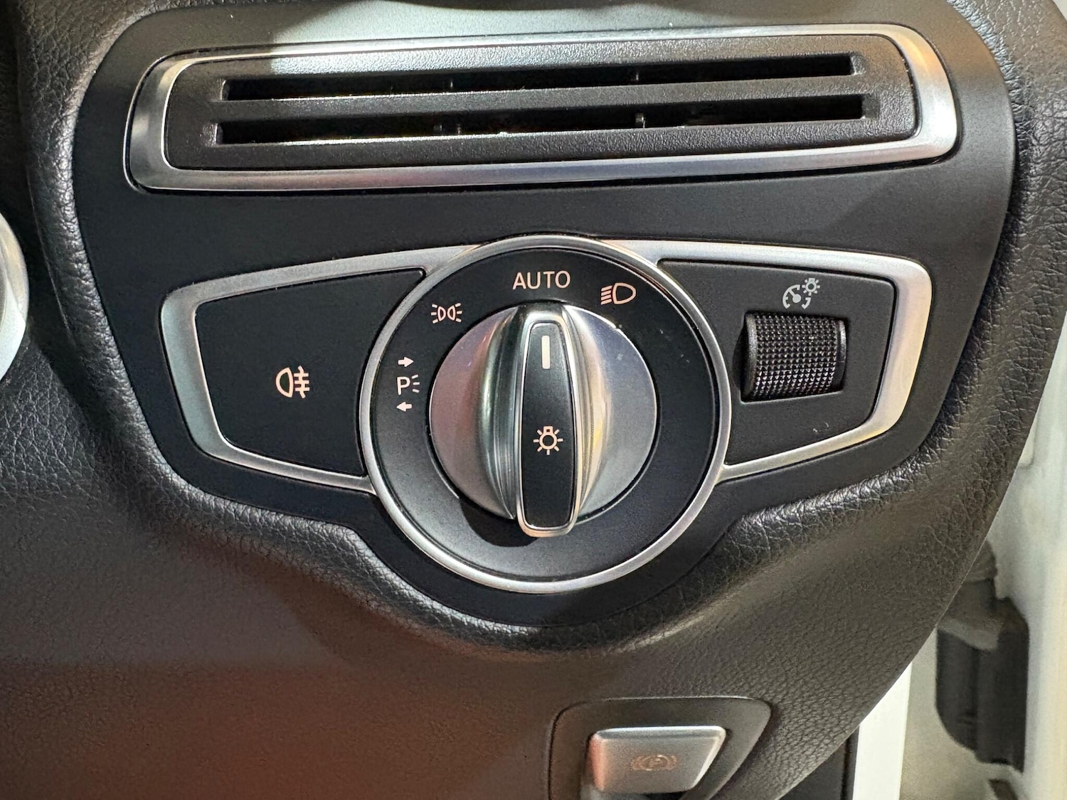 Used Mercedes-Benz GLC 2017 for sale - 76657643: Photo 28