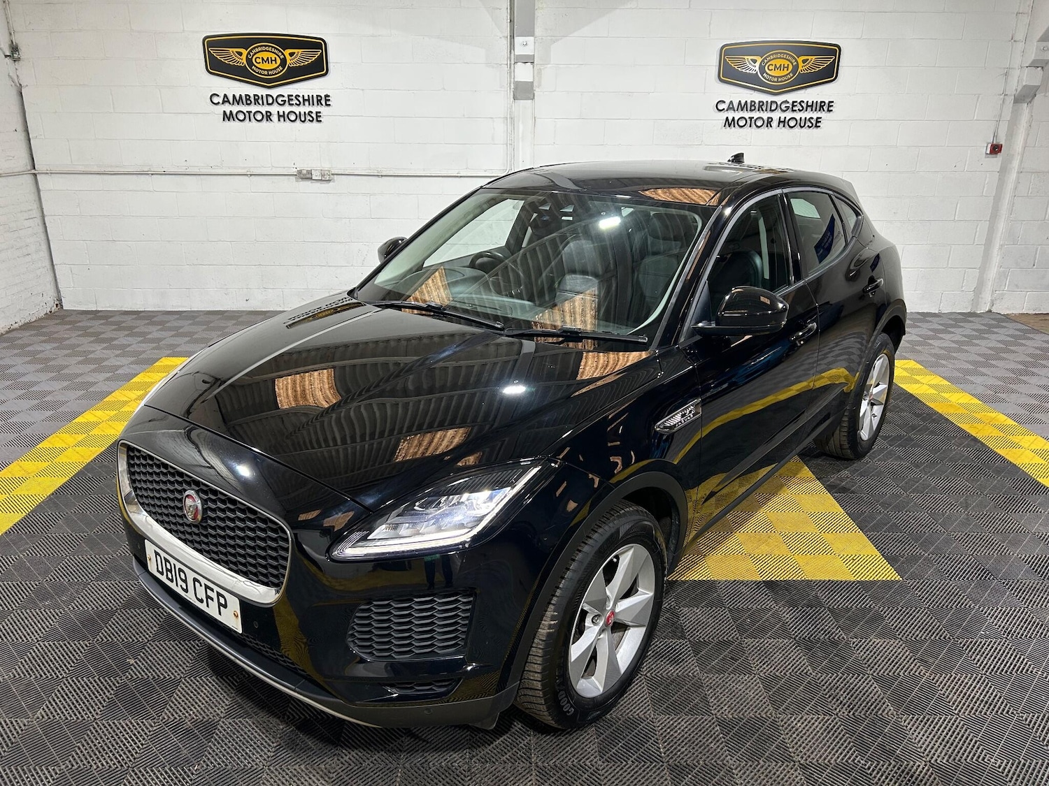 Used Jaguar E-Pace 2019 for sale - 76084643: Photo 2