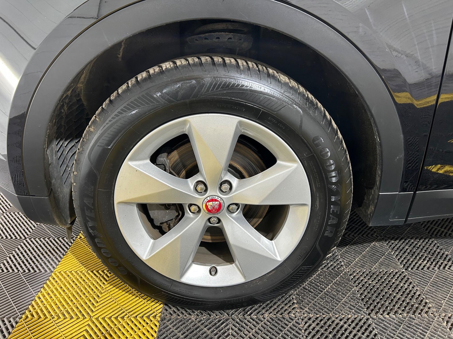 Used Jaguar E-Pace 2019 for sale - 76084643: Photo 76