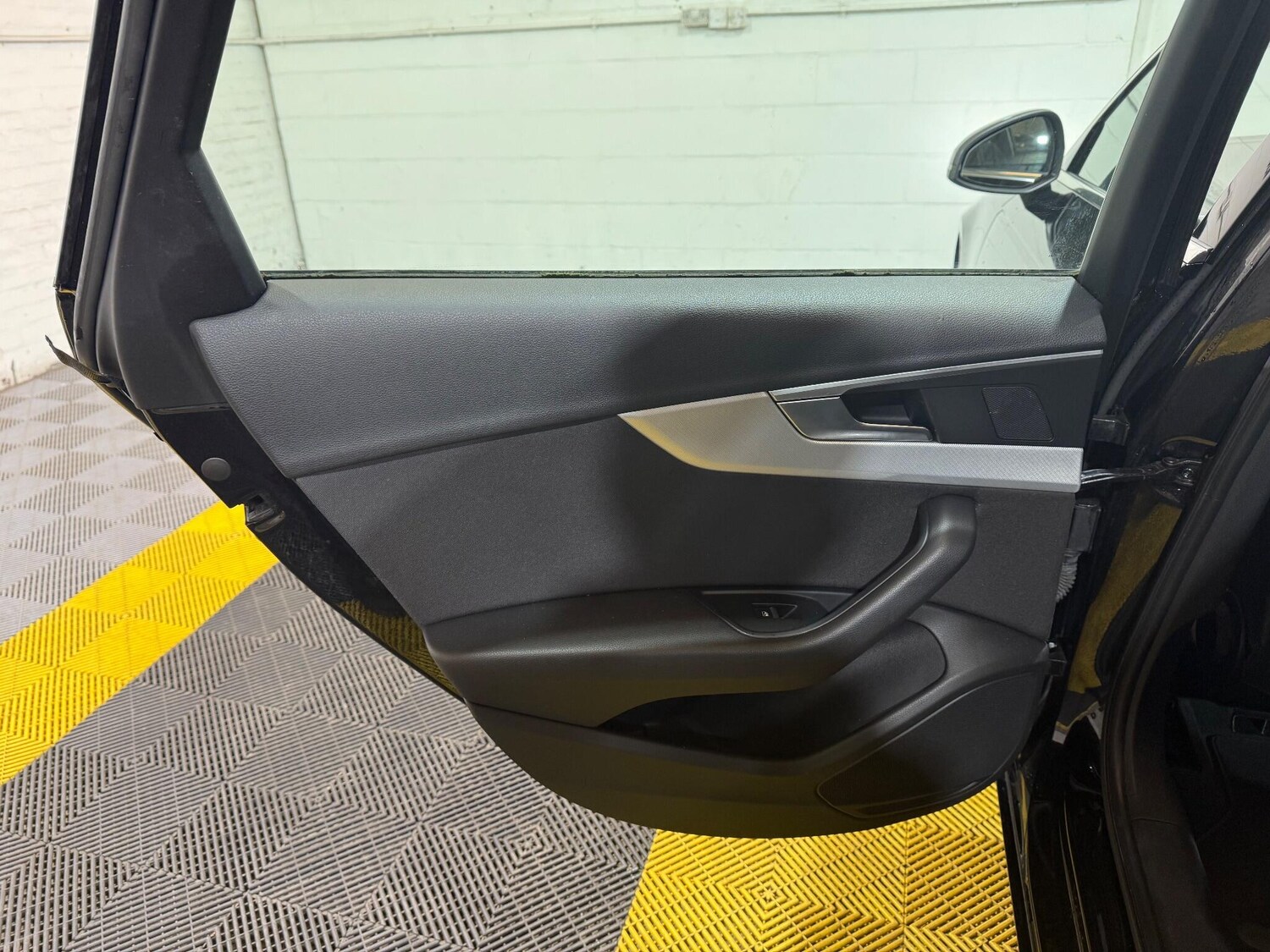 Used Audi A4 Avant 2017 for sale - 76306848: Photo 53