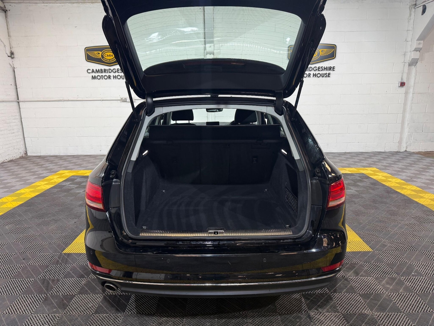 Used Audi A4 Avant 2017 for sale - 76306848: Photo 9