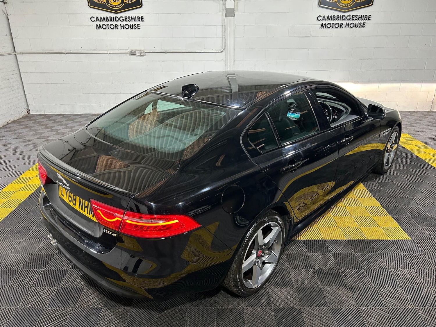 Used Jaguar XE 2019 for sale - 76513215: Photo 3