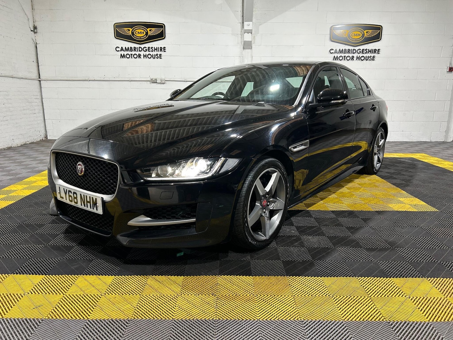 Used Jaguar XE 2019 for sale - 76513215: Photo 4