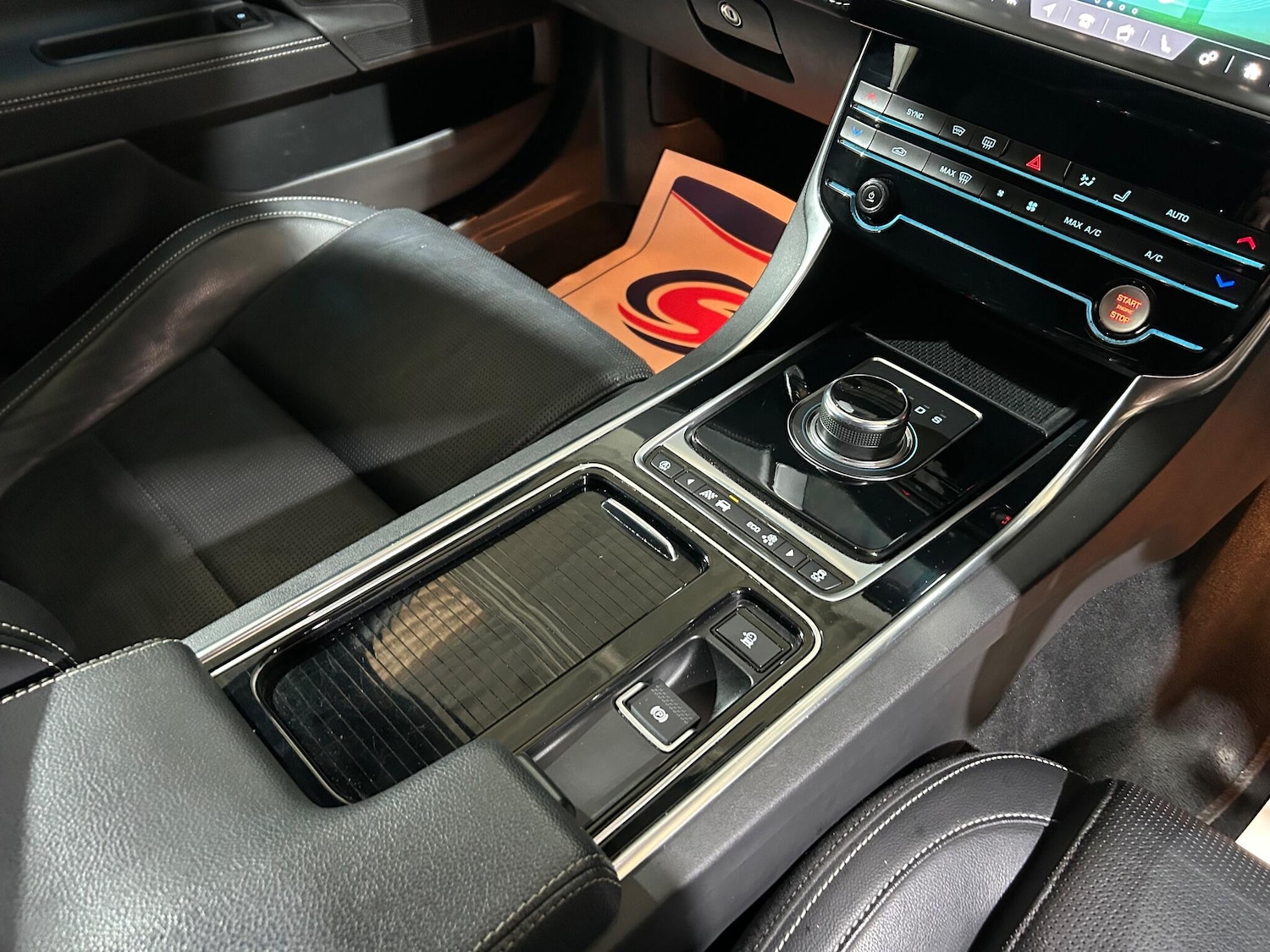 Used Jaguar XE 2019 for sale - 76513215: Photo 6