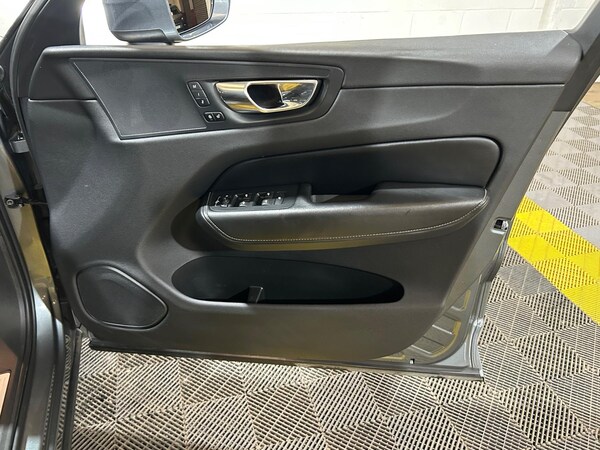 Used Volvo XC60 2018 for sale - 75350761: Photo 41