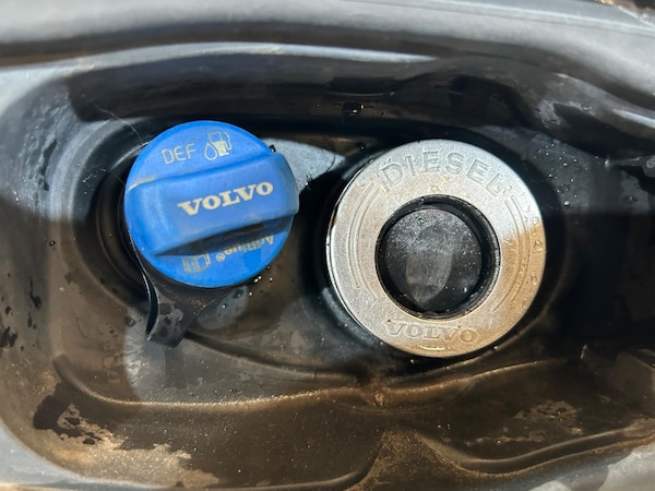 Used Volvo XC60 2018 for sale - 75350761: Photo 77