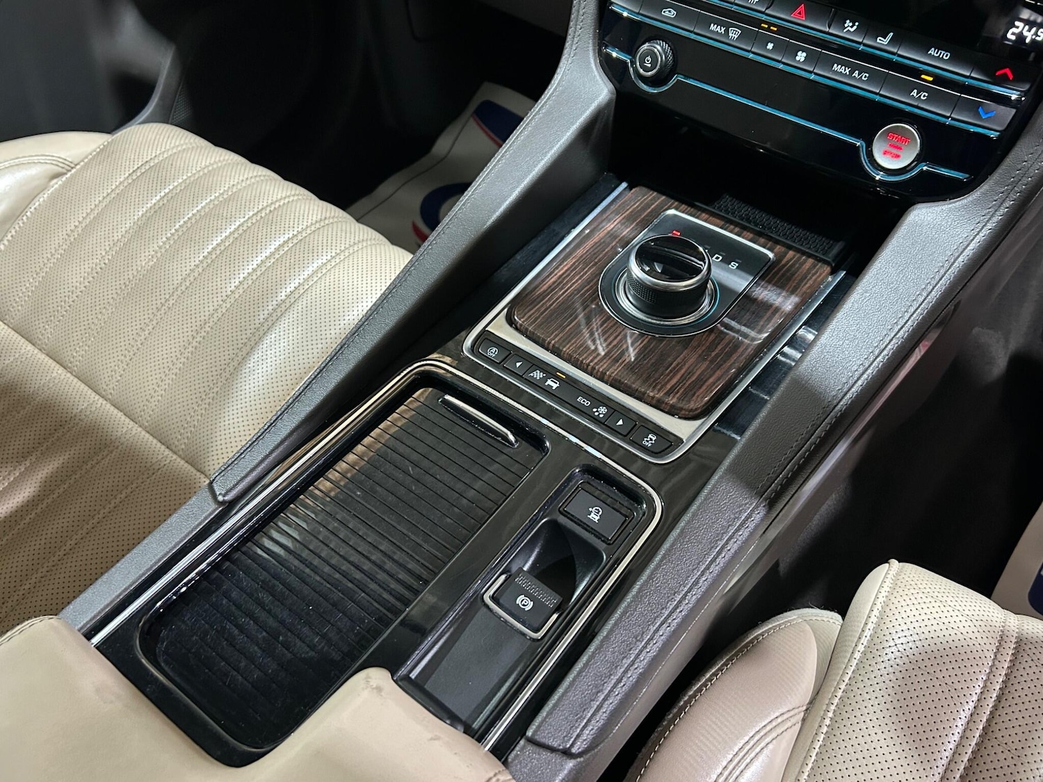 Used Jaguar F-Pace 2018 for sale - 77358649: Photo 28