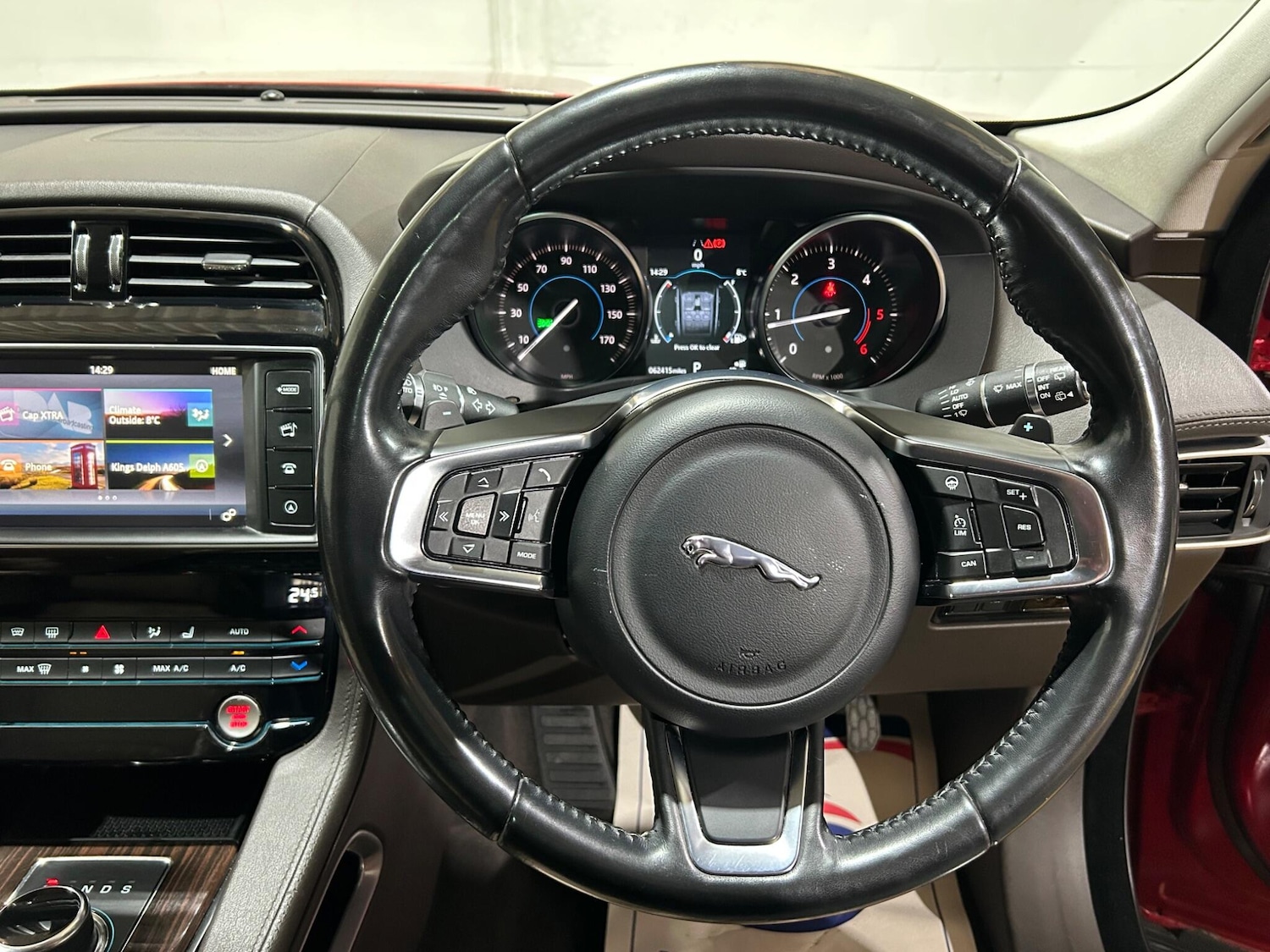 Used Jaguar F-Pace 2018 for sale - 77358649: Photo 9