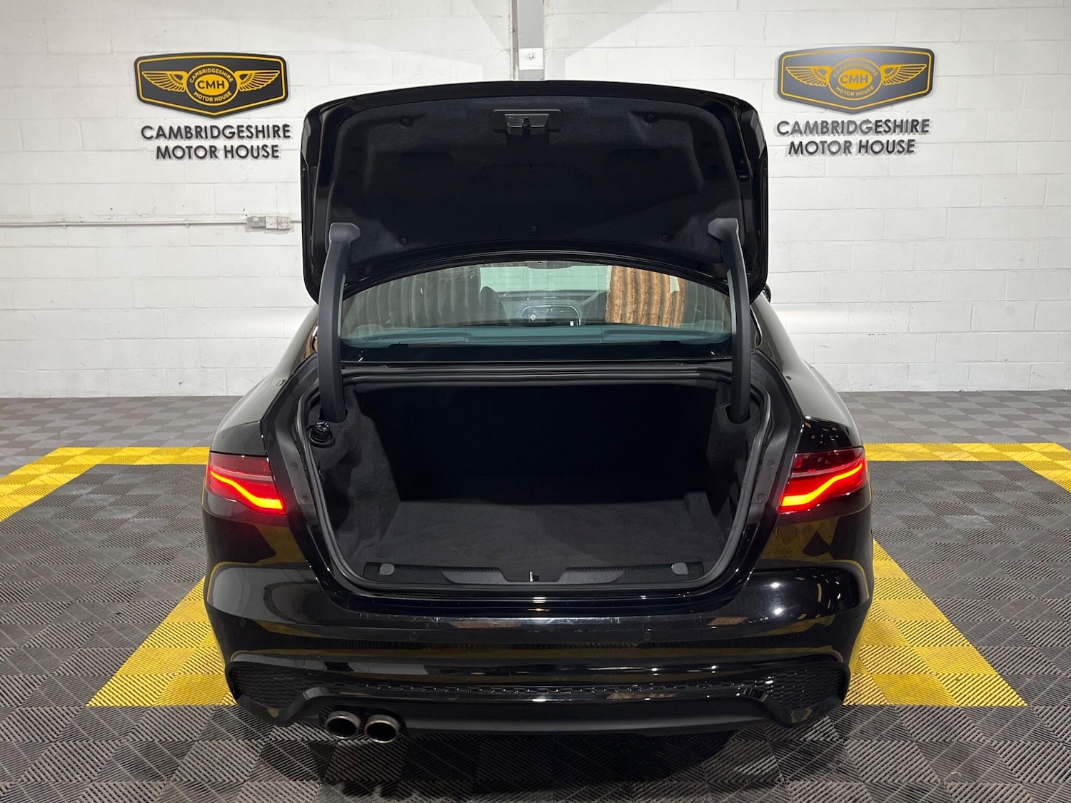 Used Jaguar XE 2019 for sale - 76307044: Photo 12