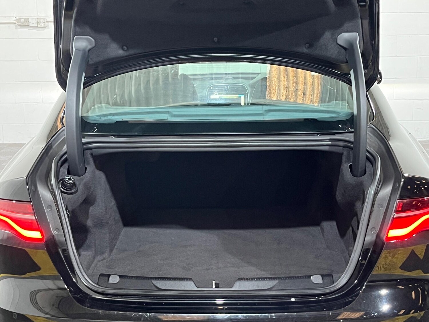 Used Jaguar XE 2019 for sale - 76307044: Photo 21