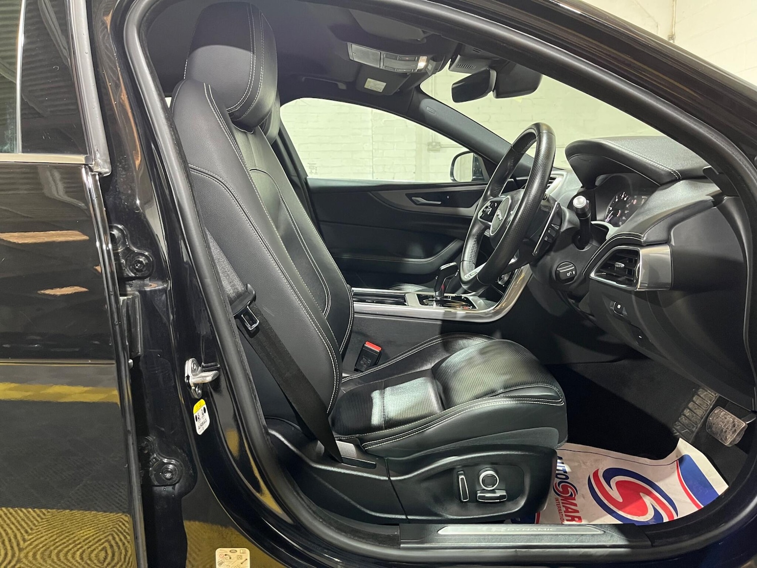 Used Jaguar XE 2019 for sale - 76307044: Photo 24