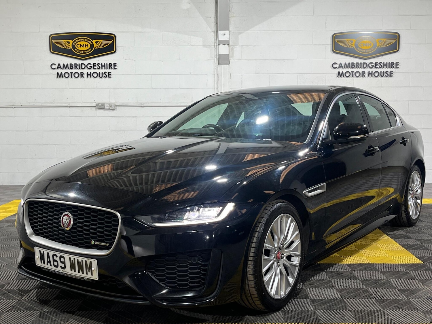Used Jaguar XE 2019 for sale - 76307044: Photo 4