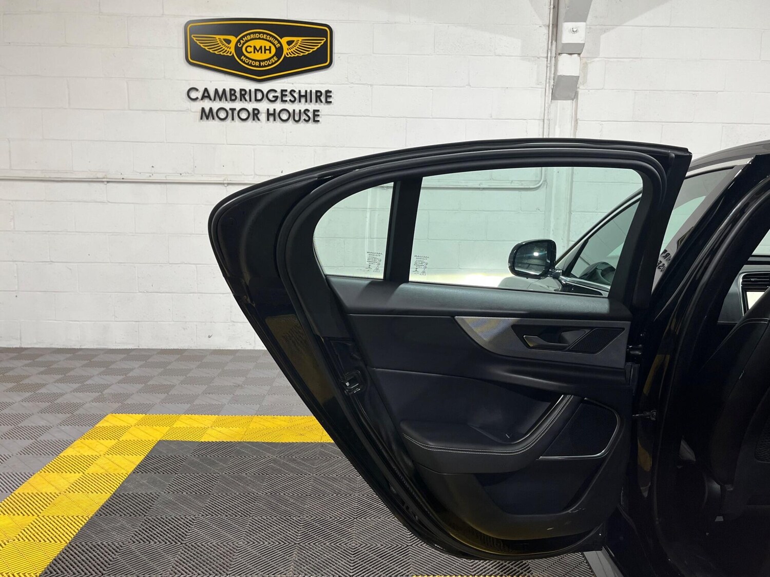 Used Jaguar XE 2019 for sale - 76307044: Photo 40