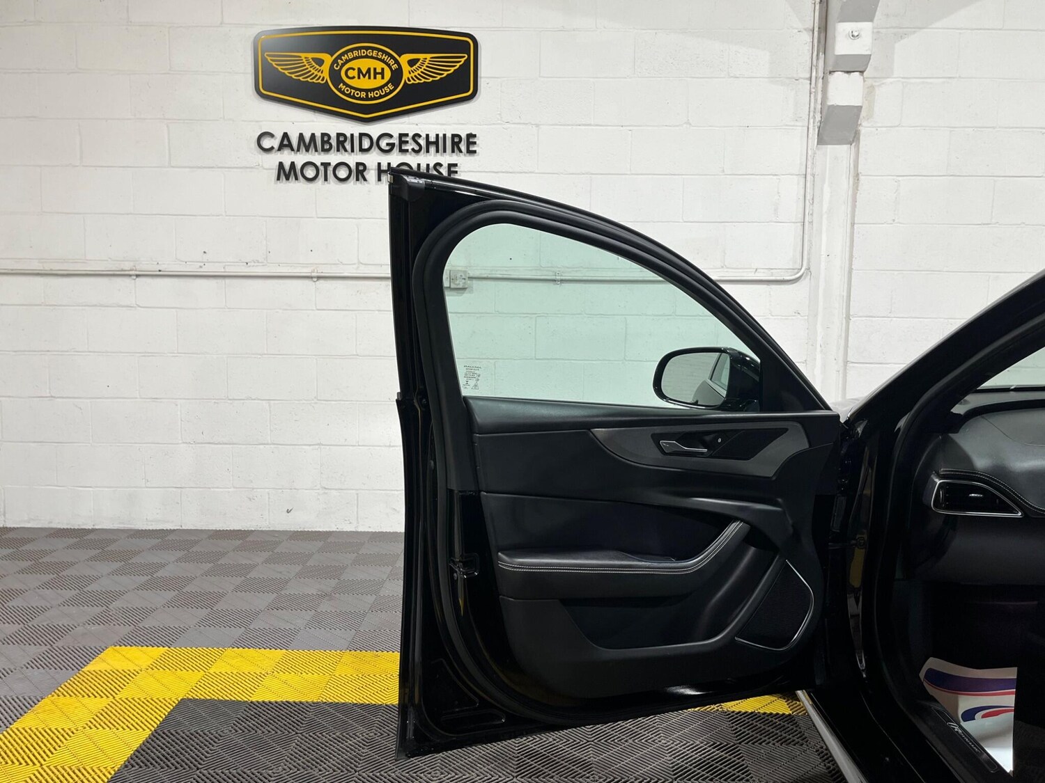 Used Jaguar XE 2019 for sale - 76307044: Photo 41