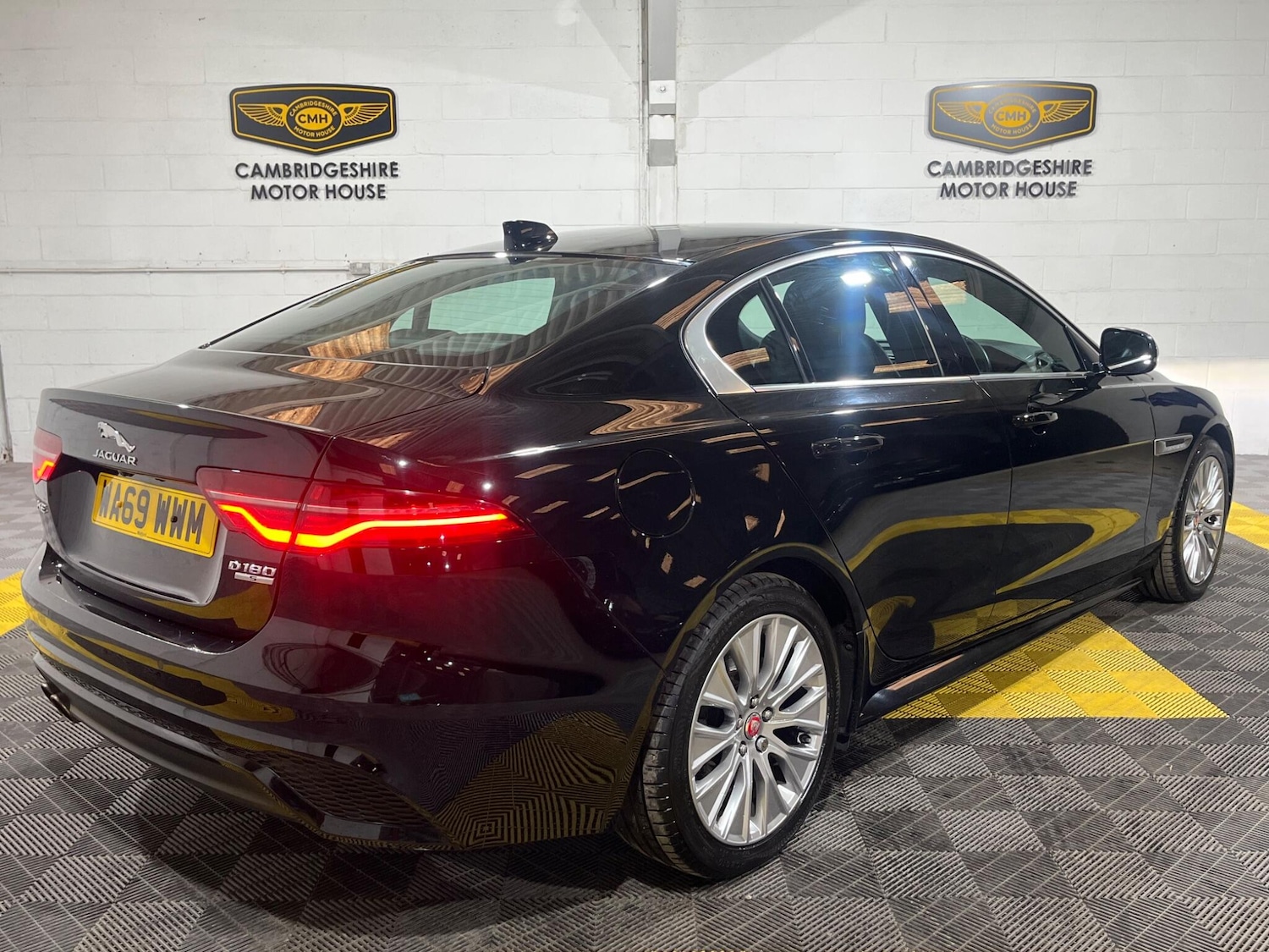 Used Jaguar XE 2019 for sale - 76307044: Photo 5