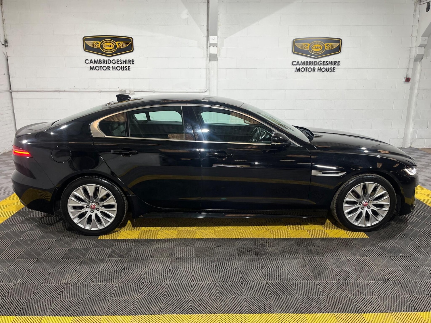 Used Jaguar XE 2019 for sale - 76307044: Photo 6