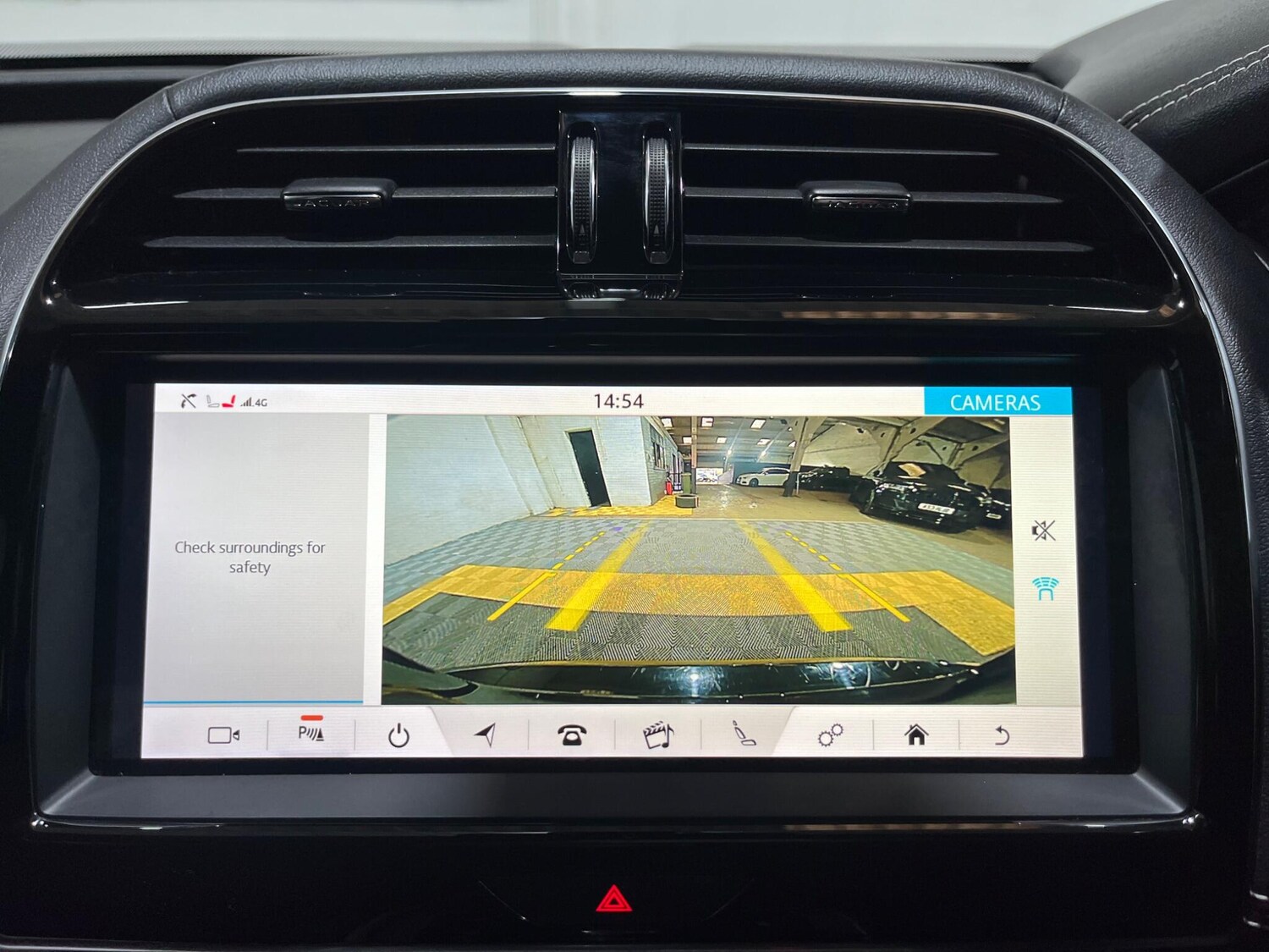 Used Jaguar XE 2019 for sale - 76307044: Photo 66