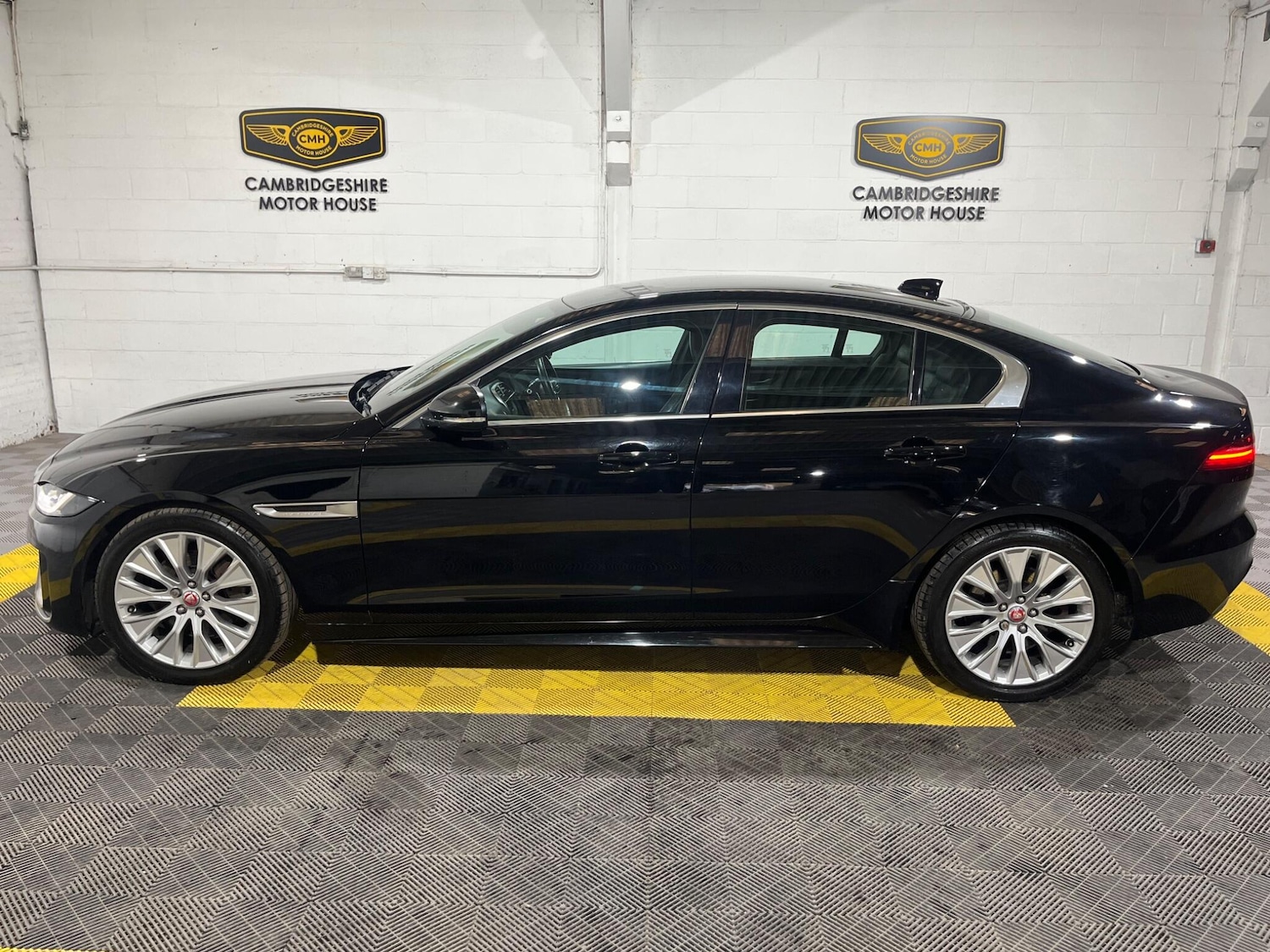 Used Jaguar XE 2019 for sale - 76307044: Photo 7
