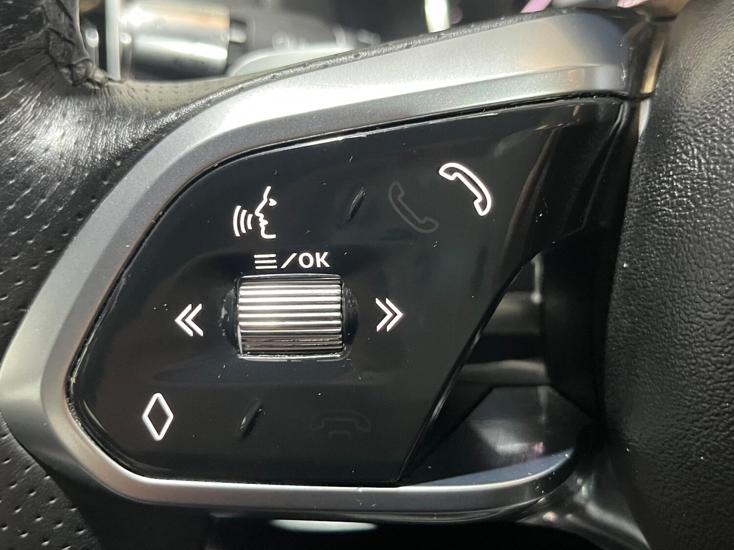 Used Jaguar XE 2019 for sale - 76307044: Photo 80