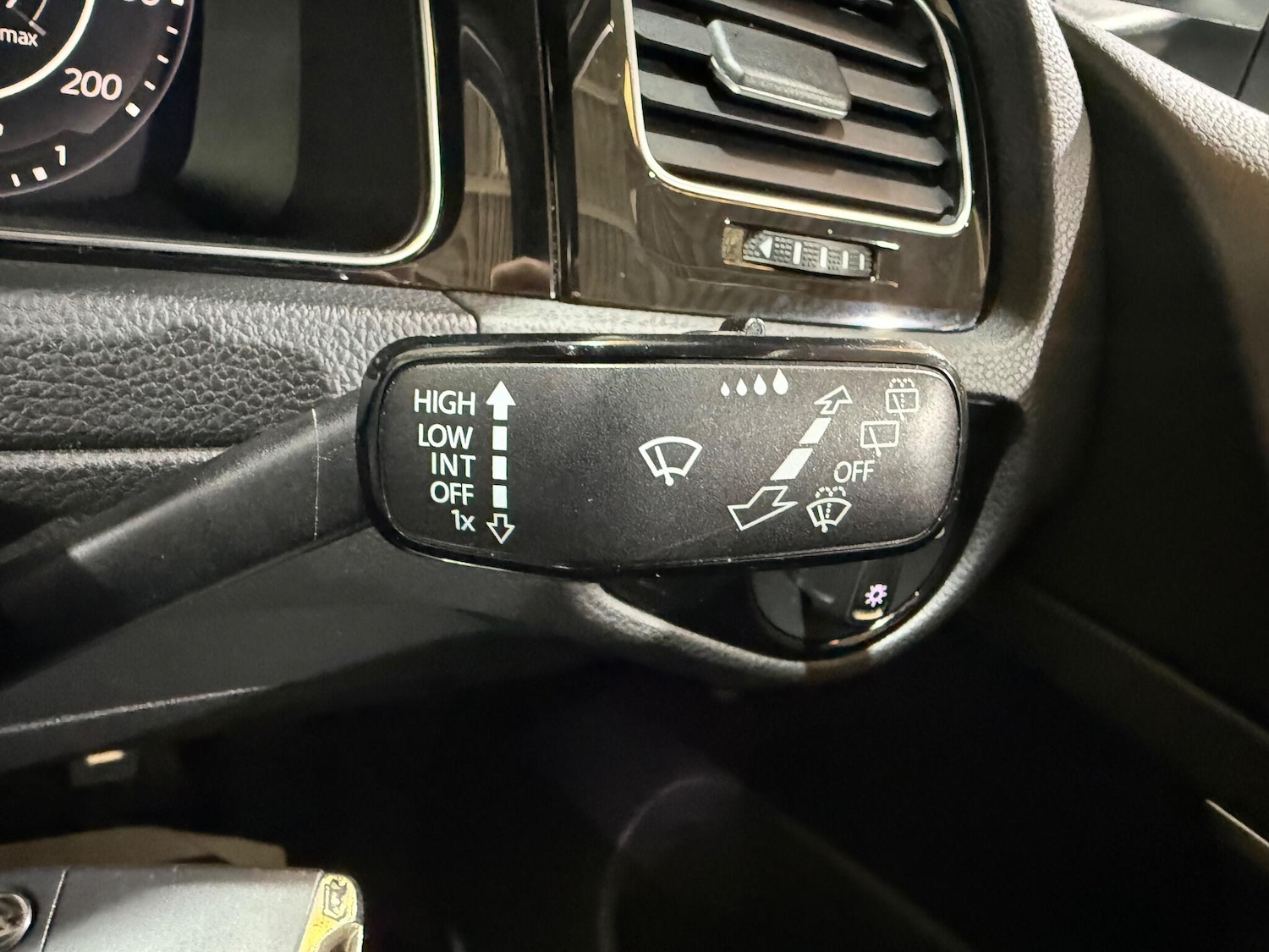 Used Volkswagen Golf 2017 for sale - 76935989: Photo 32