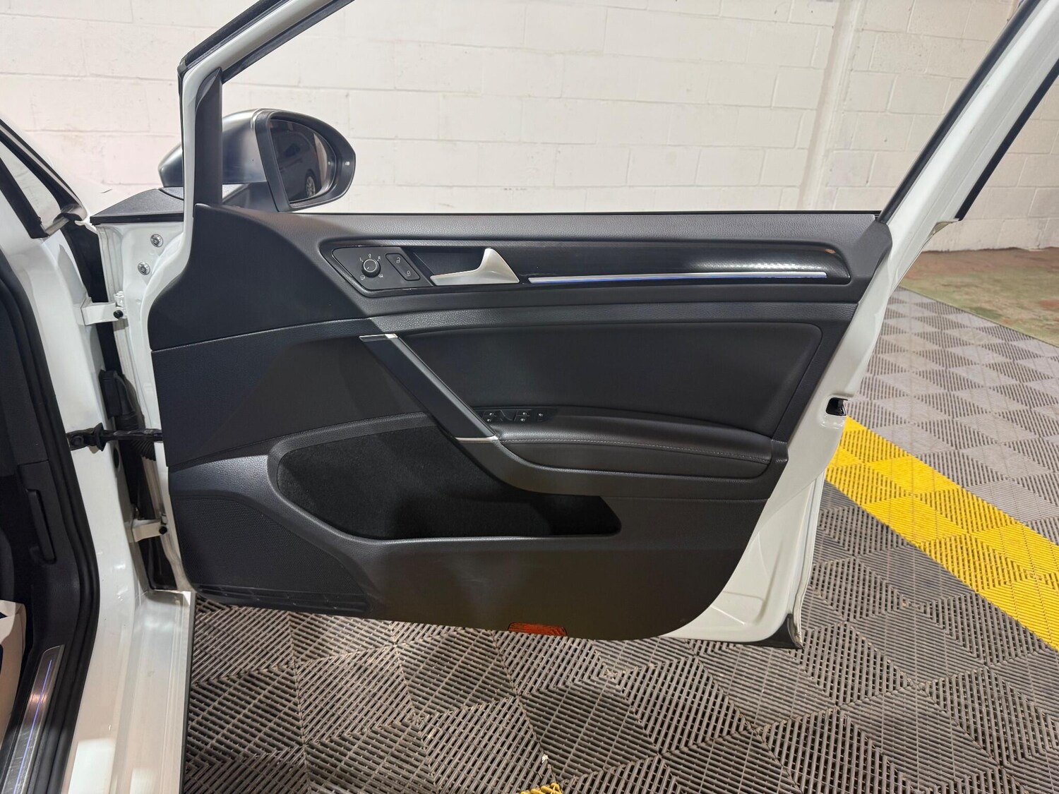 Used Volkswagen Golf 2017 for sale - 76935989: Photo 41