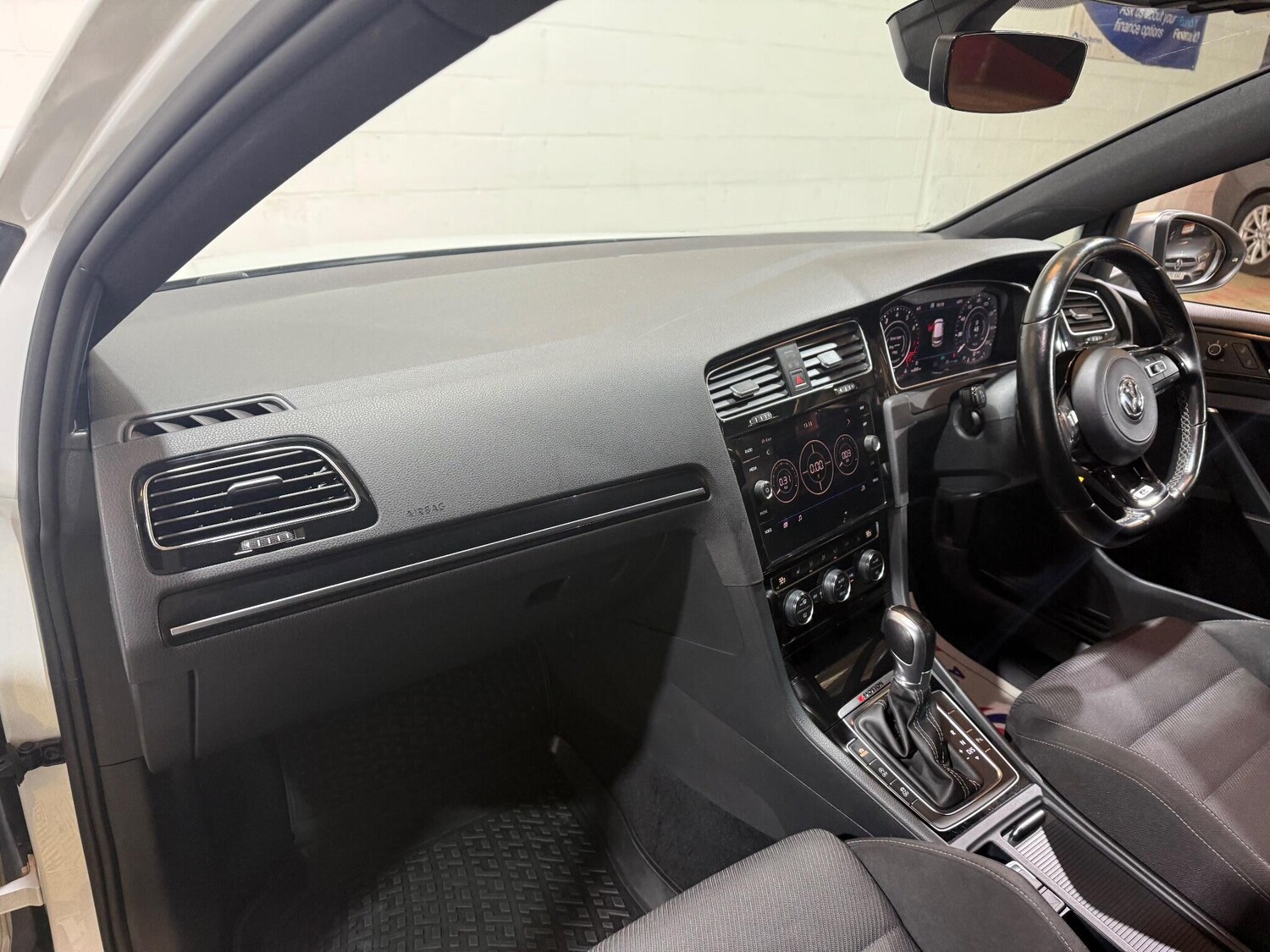 Used Volkswagen Golf 2017 for sale - 76935989: Photo 57