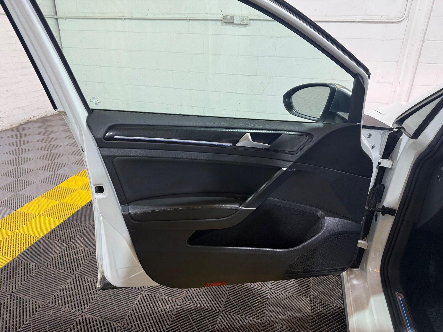 Used Volkswagen Golf 2017 for sale - 76935989: Photo 60