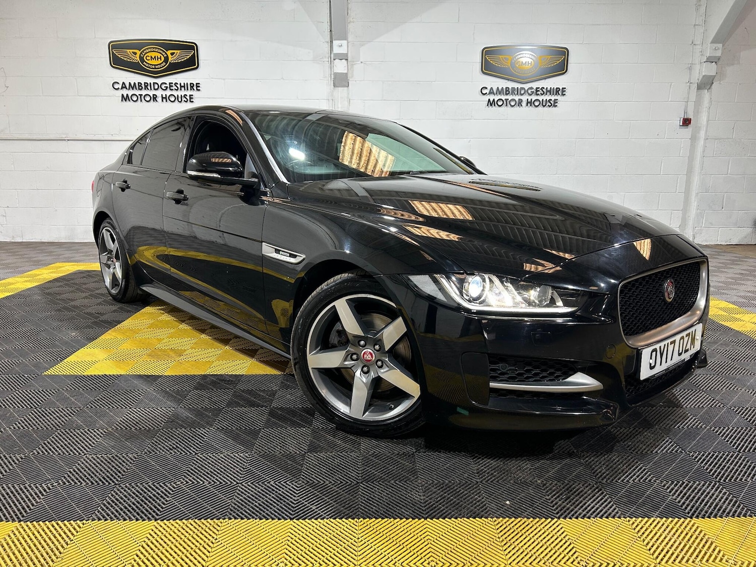 Used Jaguar XE 2017 for sale - 76137155: Photo 1