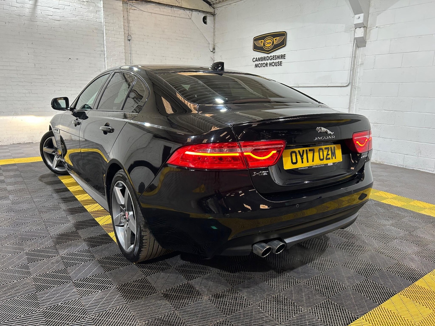 Used Jaguar XE 2017 for sale - 76137155: Photo 2
