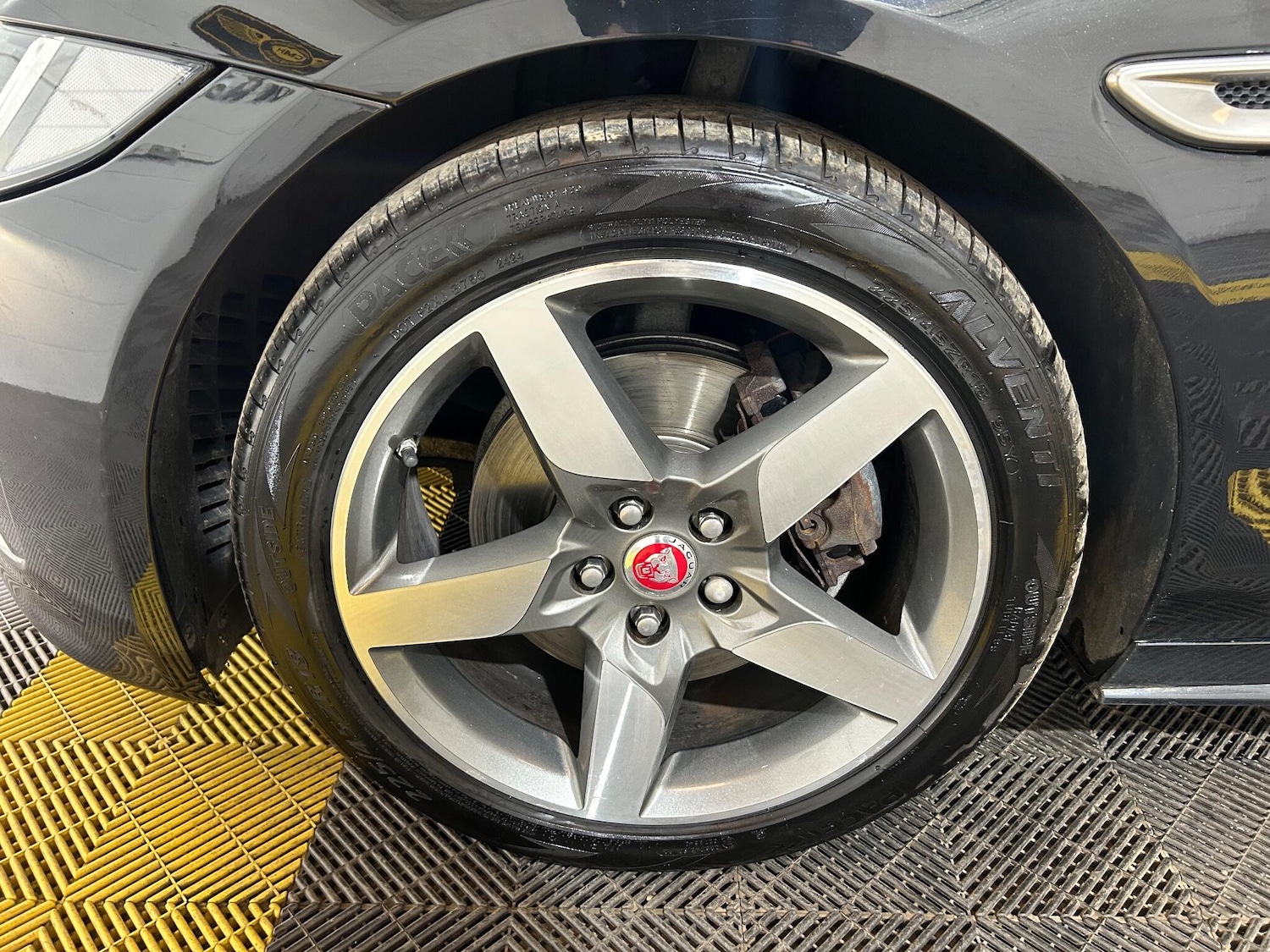 Used Jaguar XE 2017 for sale - 76137155: Photo 23