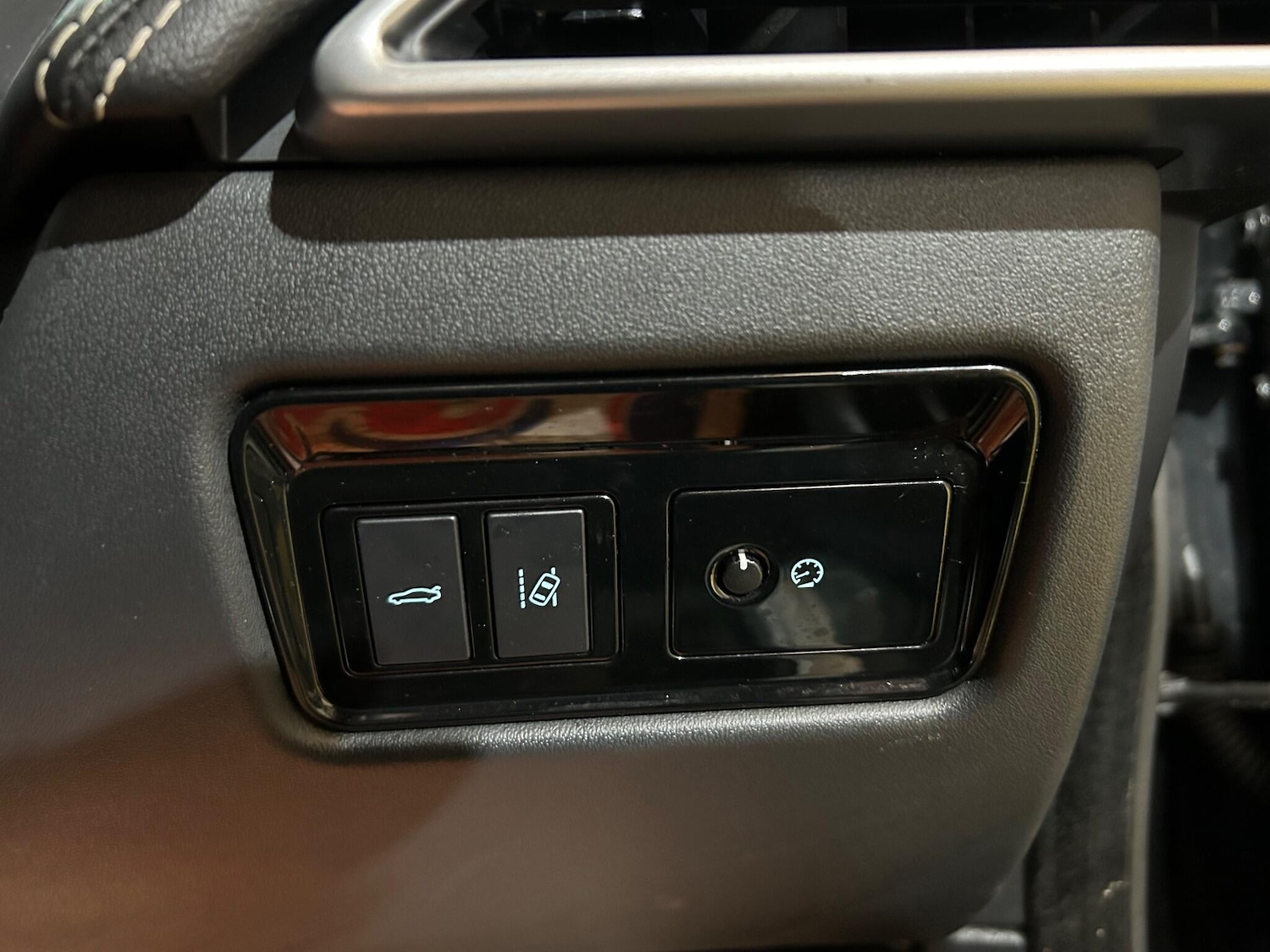 Used Jaguar XE 2017 for sale - 76137155: Photo 26