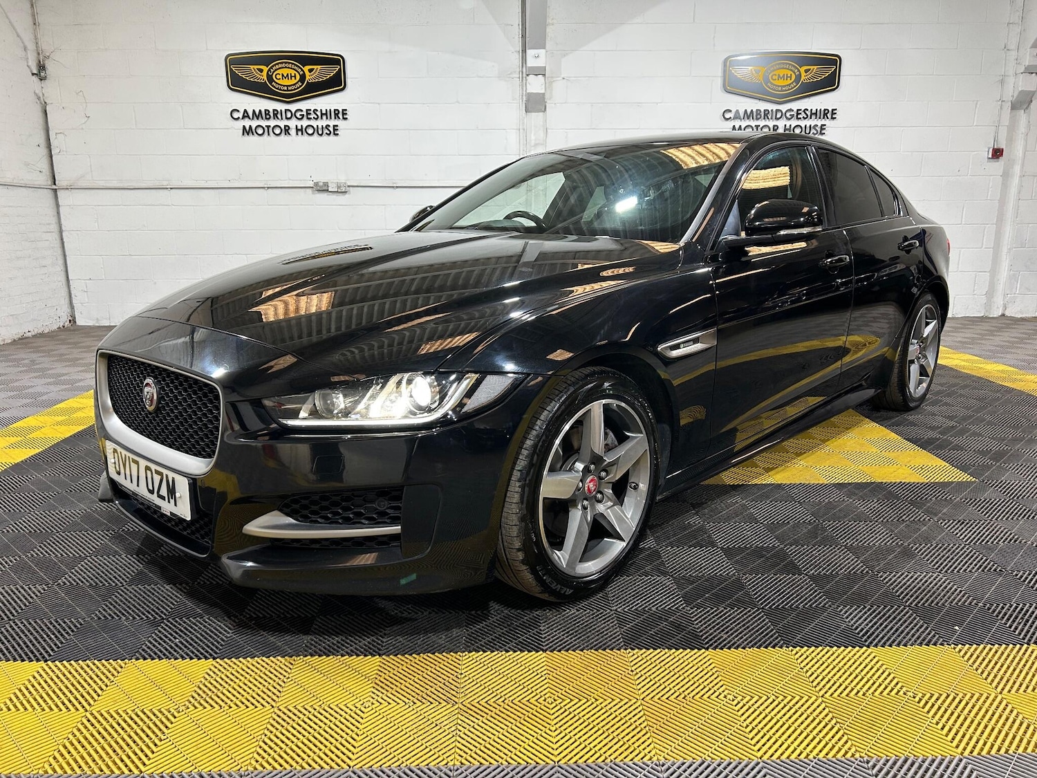 Used Jaguar XE 2017 for sale - 76137155: Photo 3