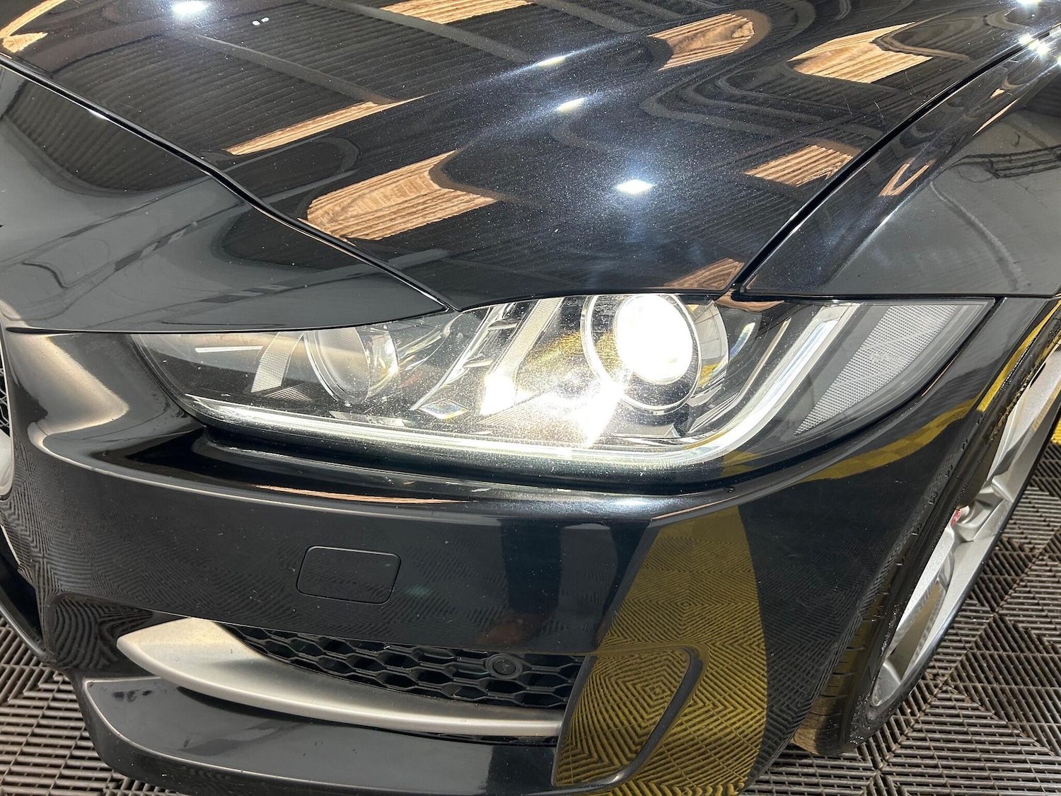 Used Jaguar XE 2017 for sale - 76137155: Photo 30