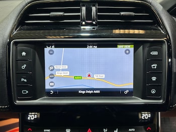 Used Jaguar XE 2017 for sale - 76137155: Photo 4
