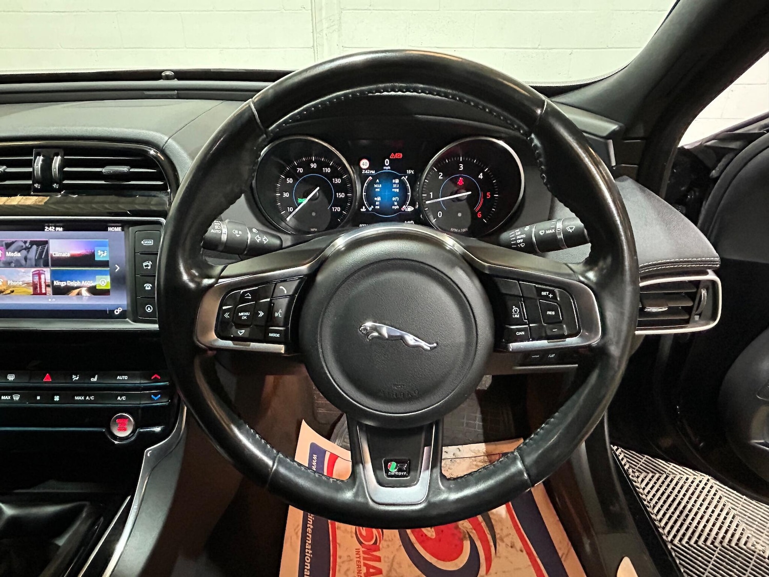 Used Jaguar XE 2017 for sale - 76137155: Photo 5