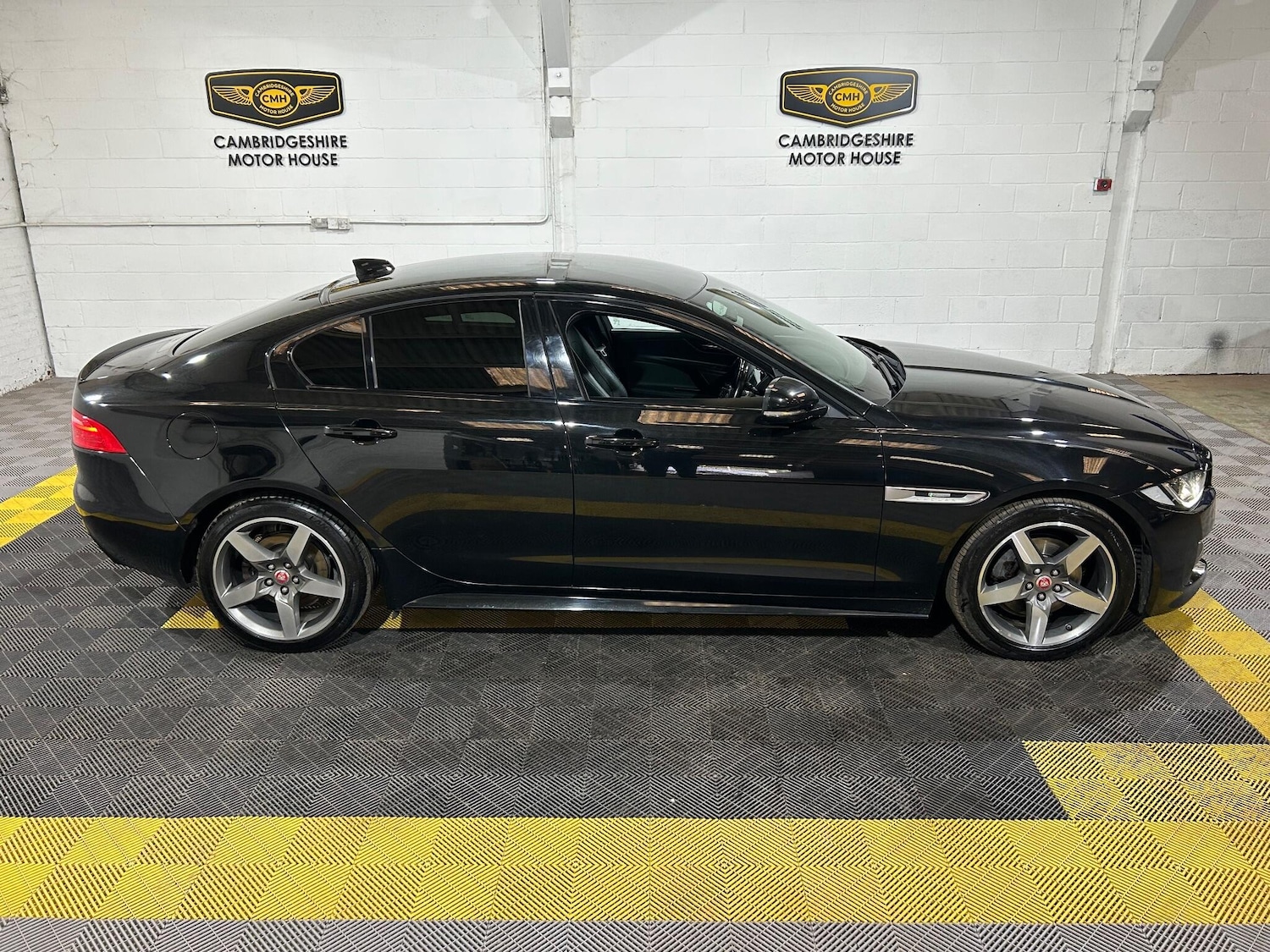 Used Jaguar XE 2017 for sale - 76137155: Photo 64
