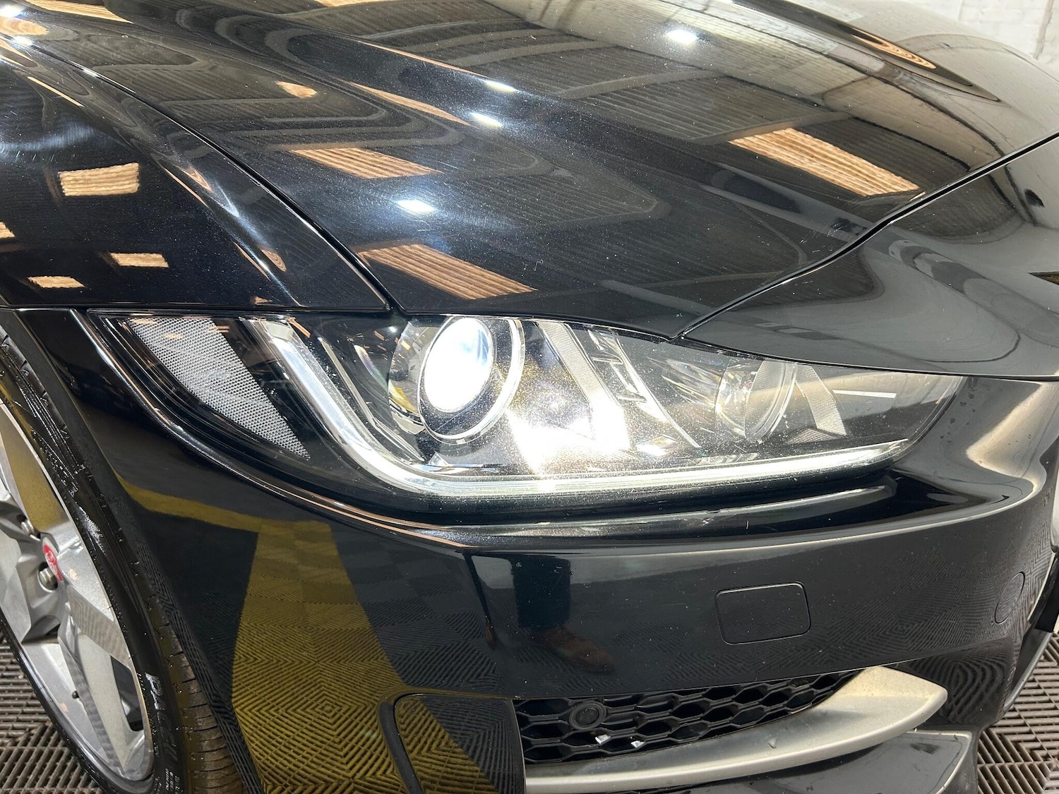 Used Jaguar XE 2017 for sale - 76137155: Photo 65