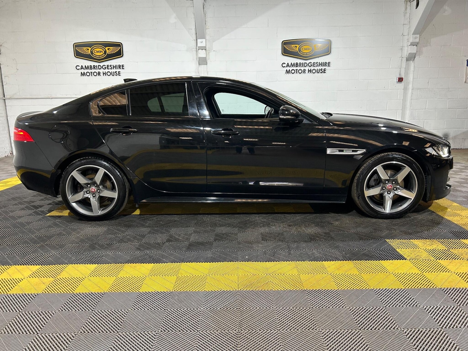 Used Jaguar XE 2017 for sale - 76137155: Photo 8