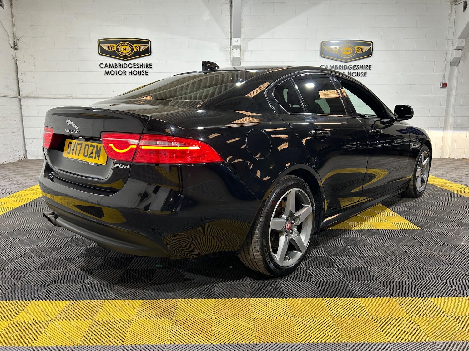 Used Jaguar XE 2017 for sale - 76137155: Photo 9
